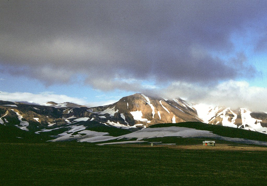 Alftavatn hut